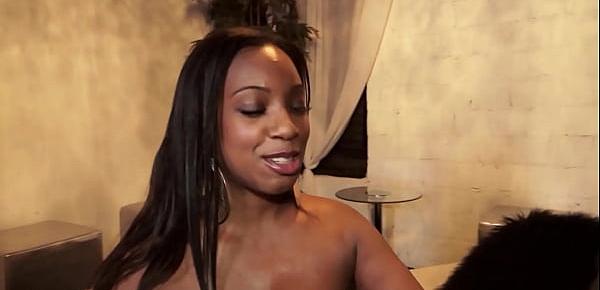 HD oiled strapon ebony lesbians